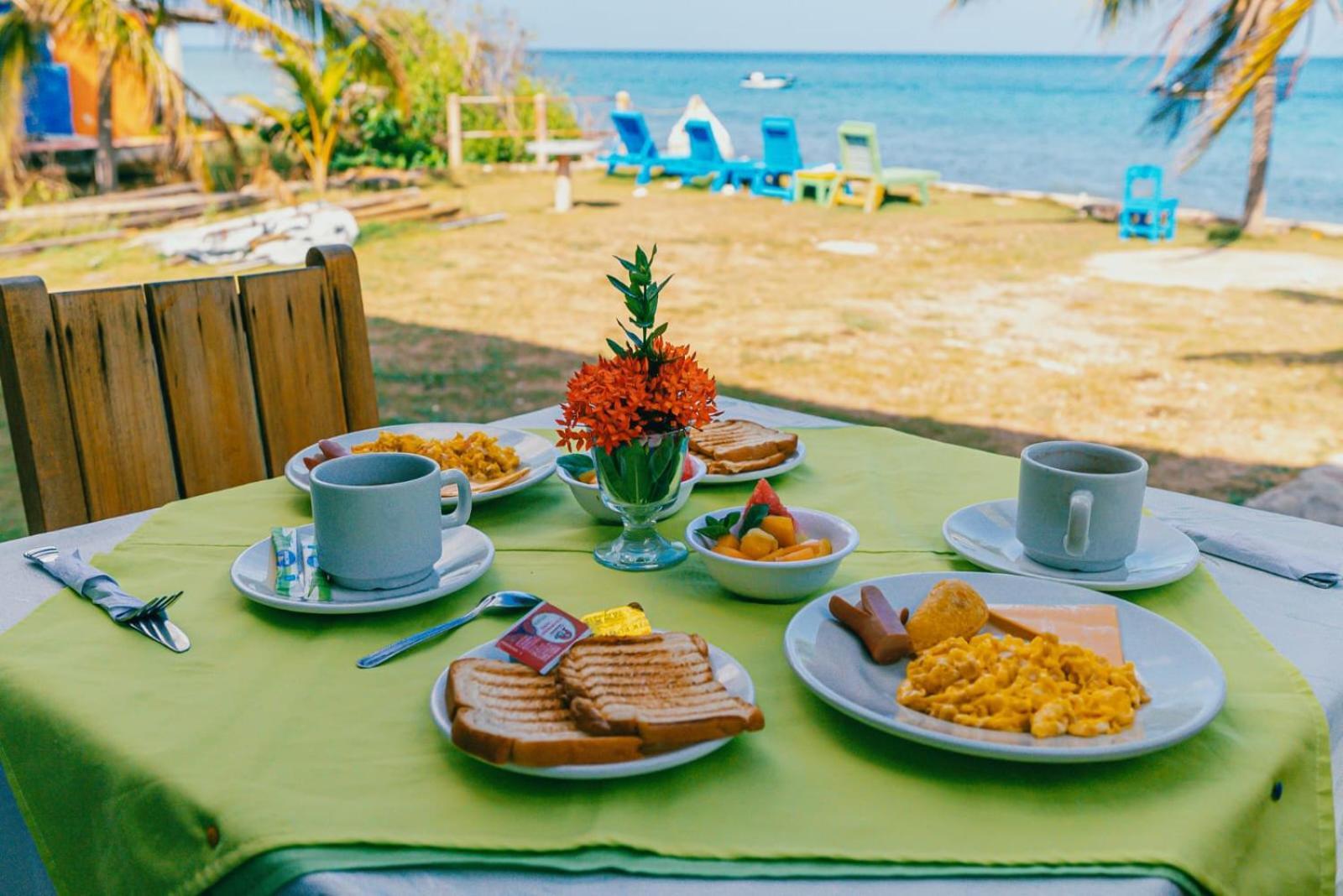 Hotel El Pirata Morgan Fresh Water Bay Esterno foto